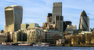 La city, économie, finance, la défense, Léa Joly